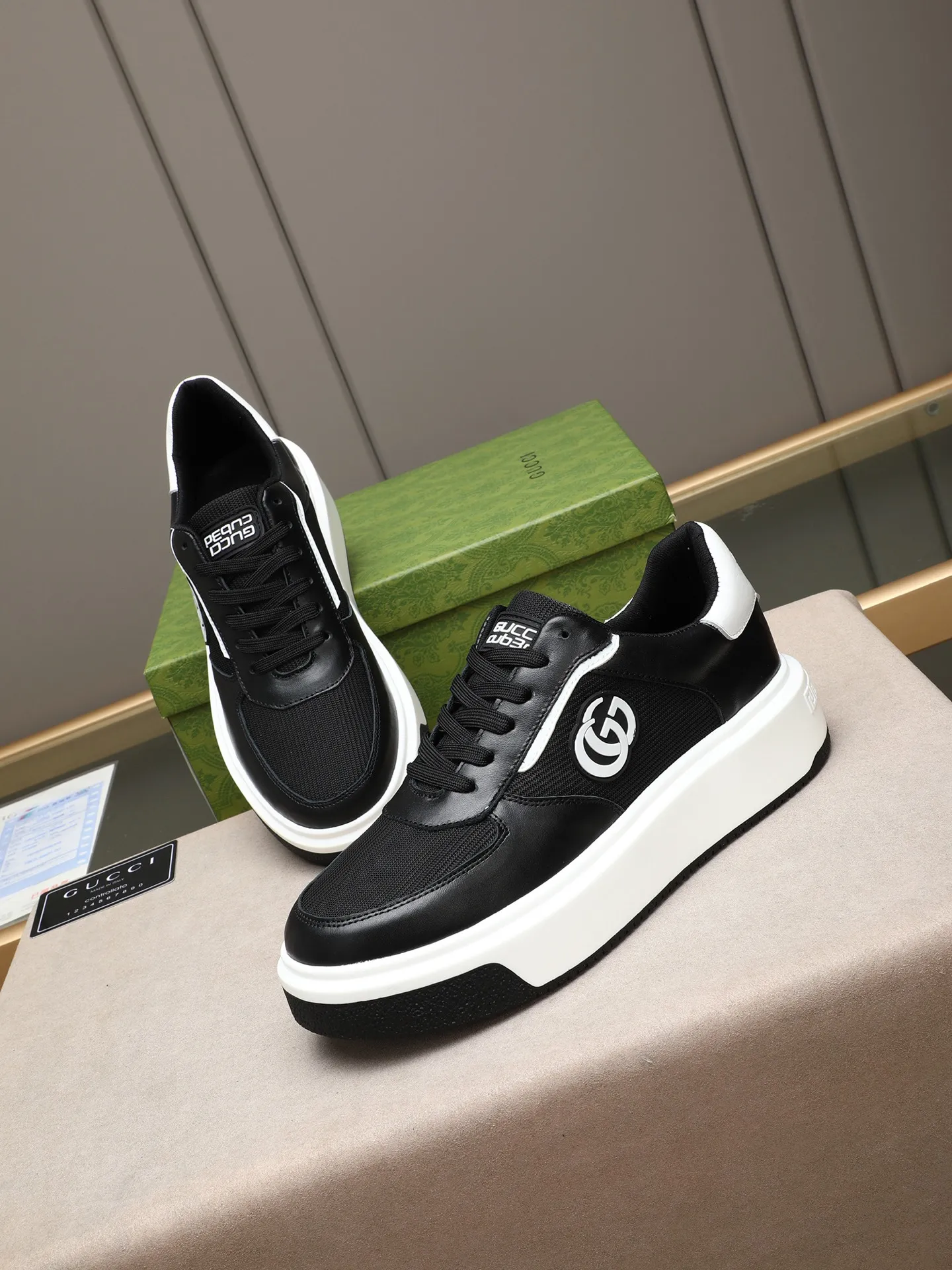 Men's shoes 💰480 New men's shoes GUCCI Fashion trend Made of first-layer calfskin ➕ washed sheep lining! The foot feels super comfortable and the workmanship is impeccable. Foam ultra-light outsole, size: 38-44 (45 customized) 3 colors to choose from!